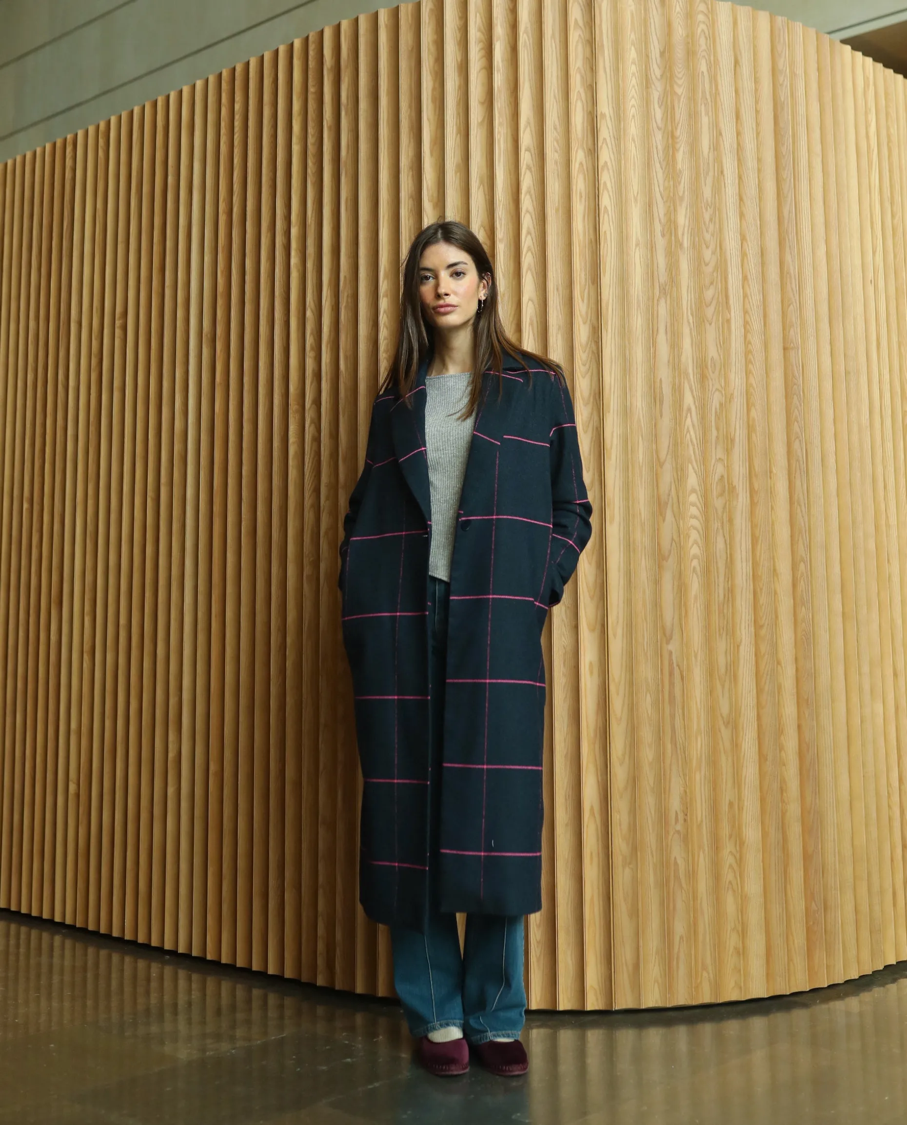 ABRIGO REUNITED · AZUL Y FUCSIA