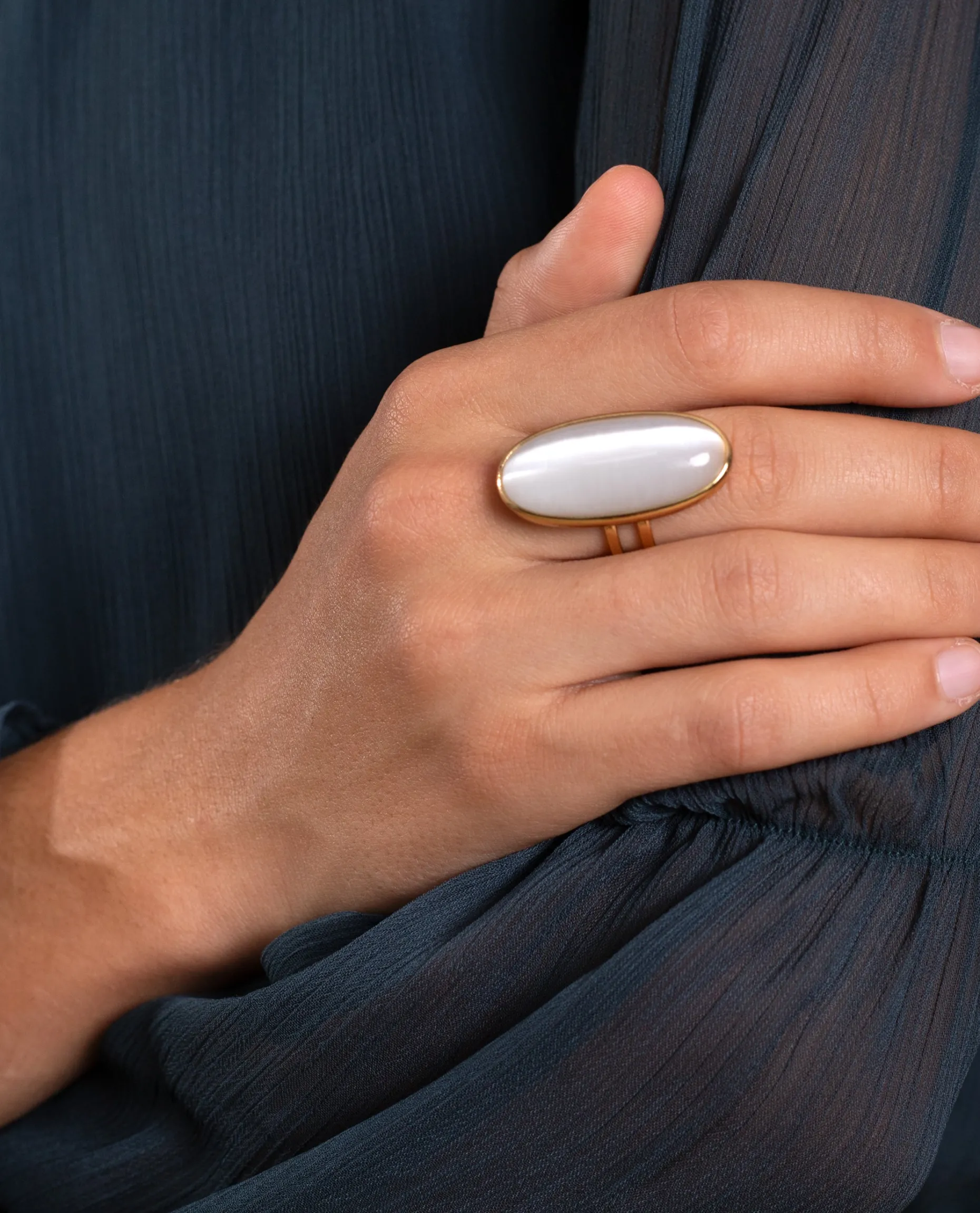 ANILLO SERENE WHITE · BAÑO ORO