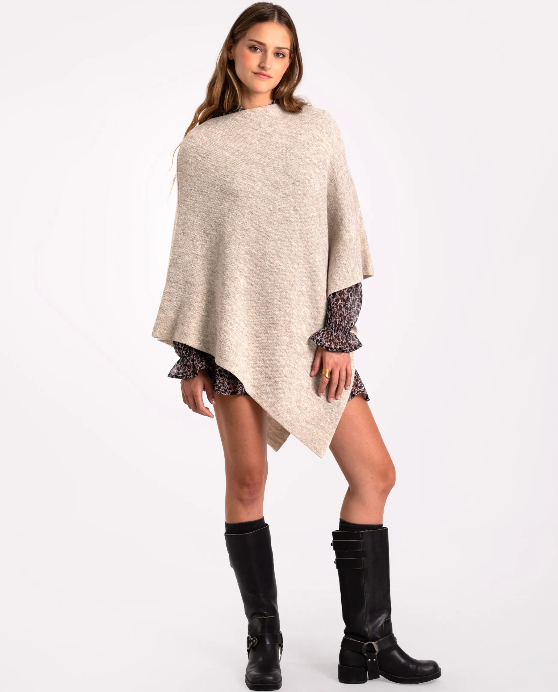 CAPA VILLAGE · BEIGE