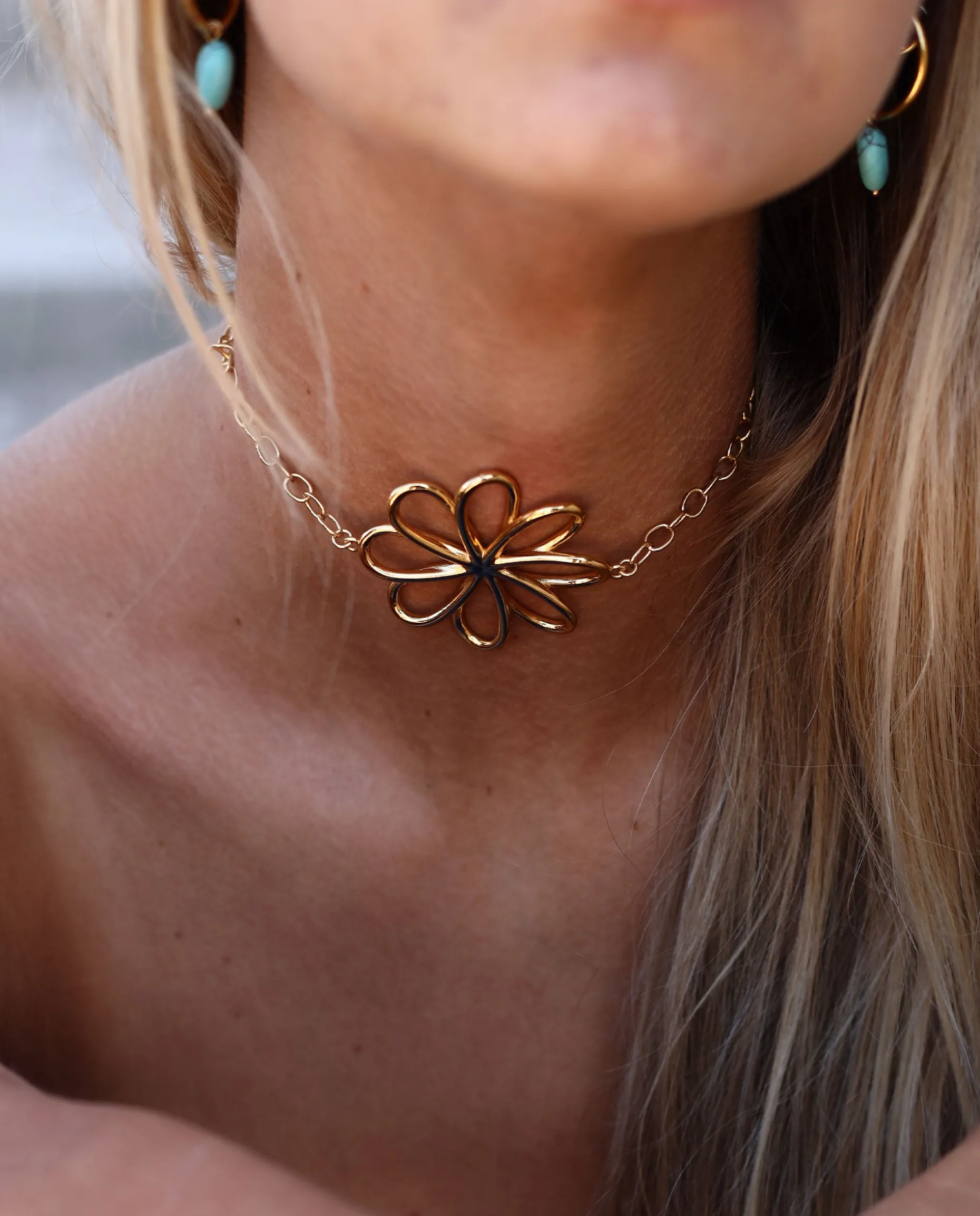 COLLAR BLOOM · BAÑO ORO
