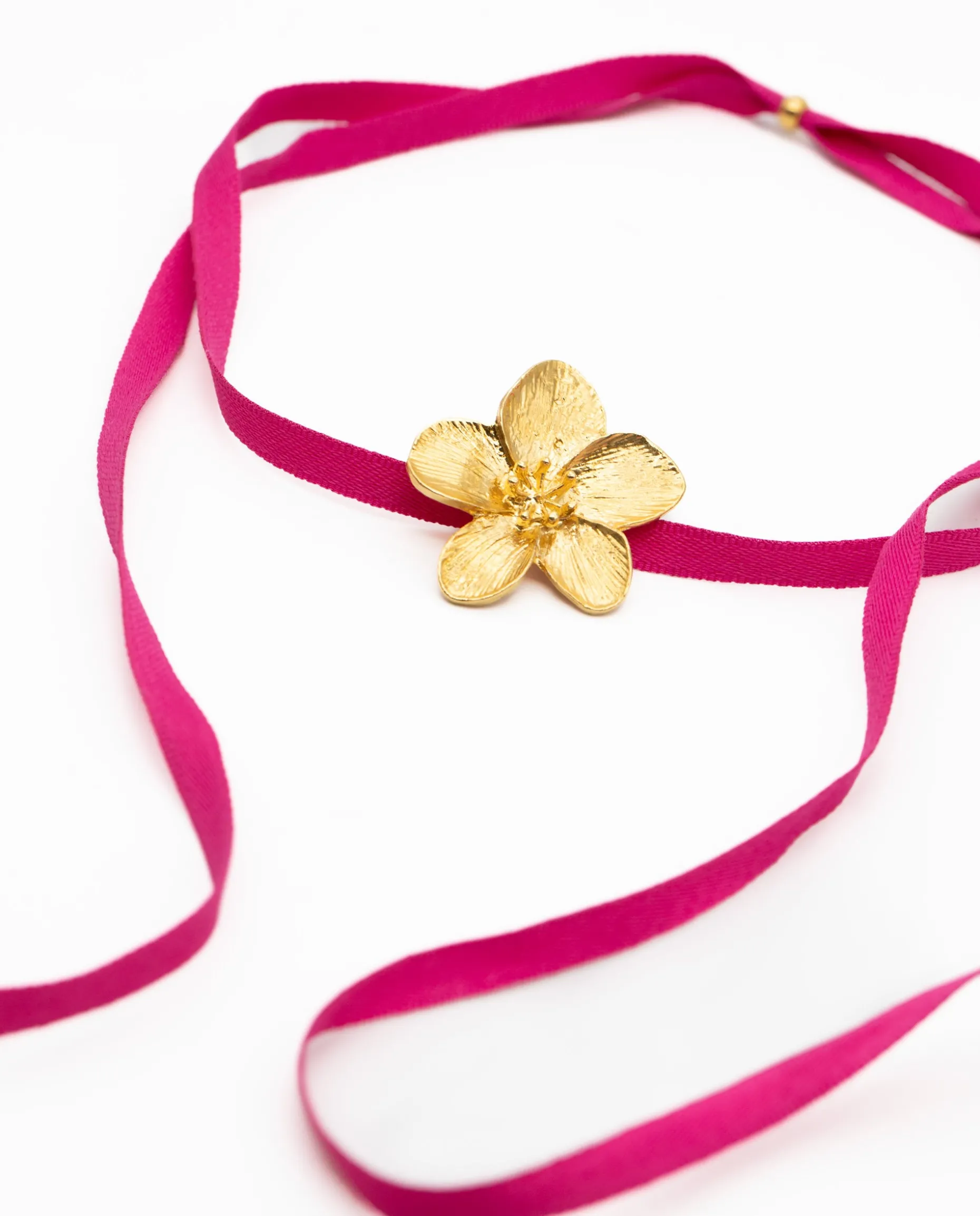 COLLAR CEREZO · BAÑO ORO