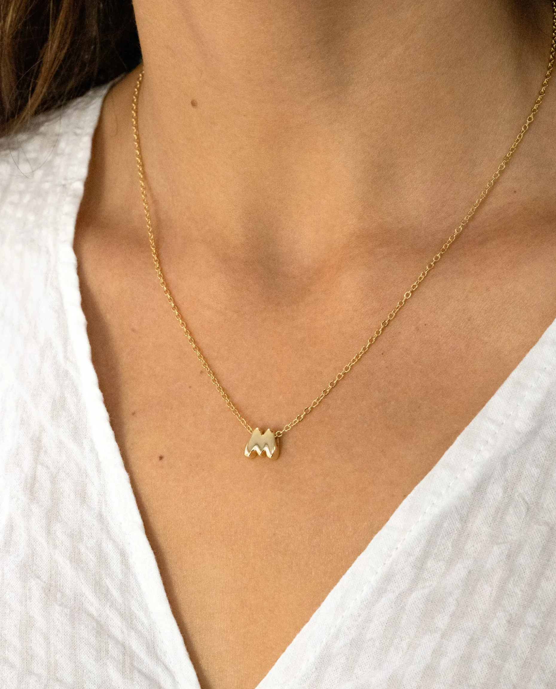 COLLAR LETRA EVERYDAY · PLATA BAÑO ORO