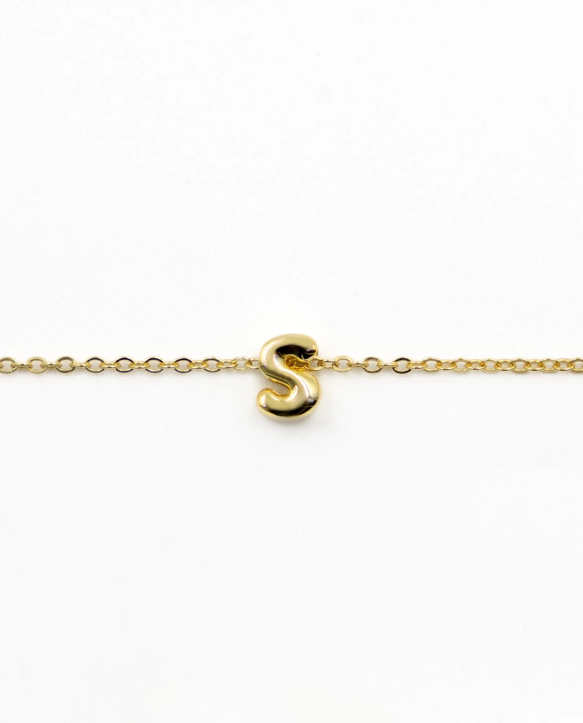 COLLAR LETRA EVERYDAY · PLATA BAÑO ORO