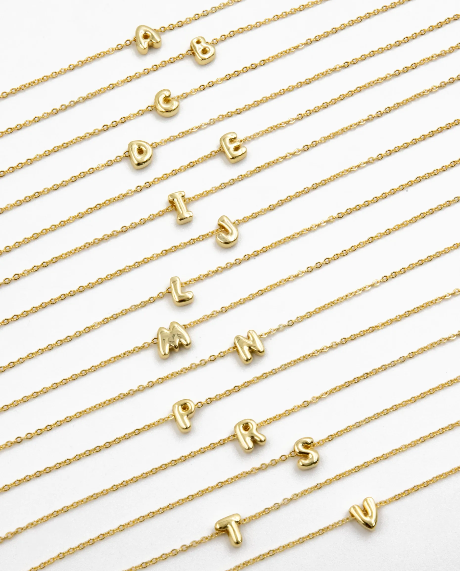 COLLAR LETRA EVERYDAY · PLATA BAÑO ORO