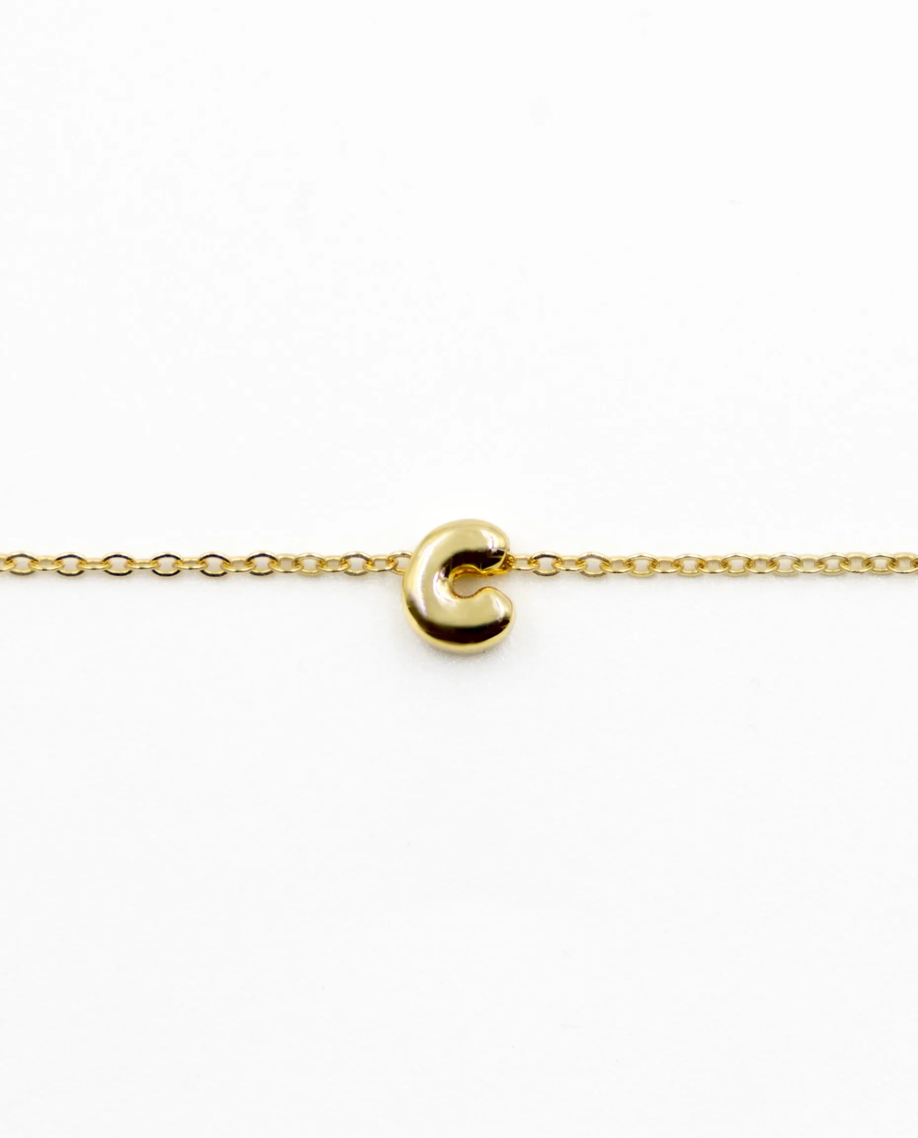 COLLAR LETRA EVERYDAY · PLATA BAÑO ORO