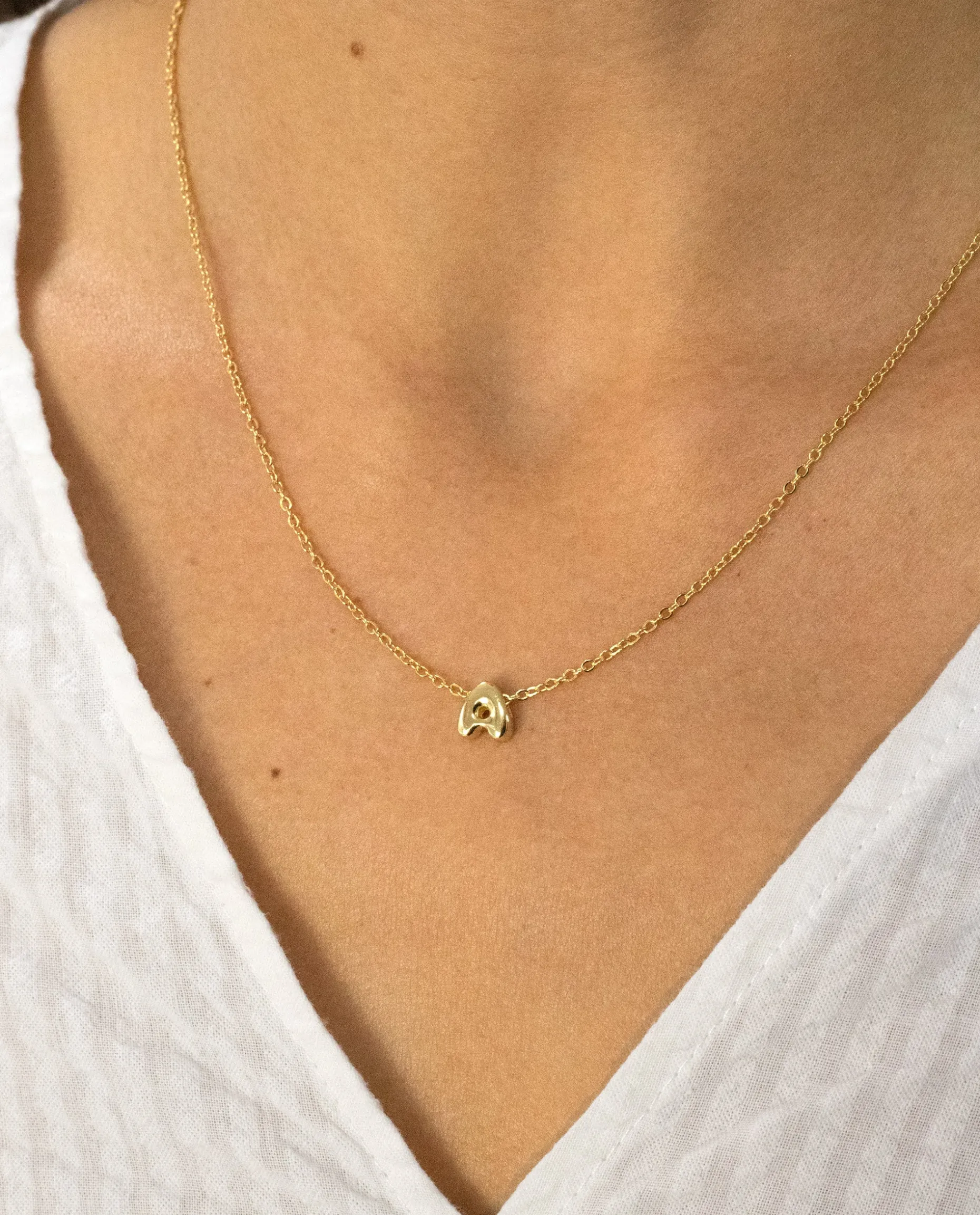 COLLAR LETRA EVERYDAY · PLATA BAÑO ORO