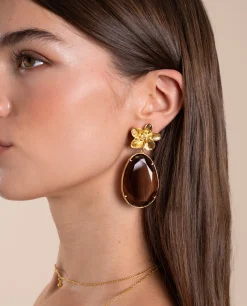 PENDIENTES DAISY DROP BROWN · BAÑO ORO