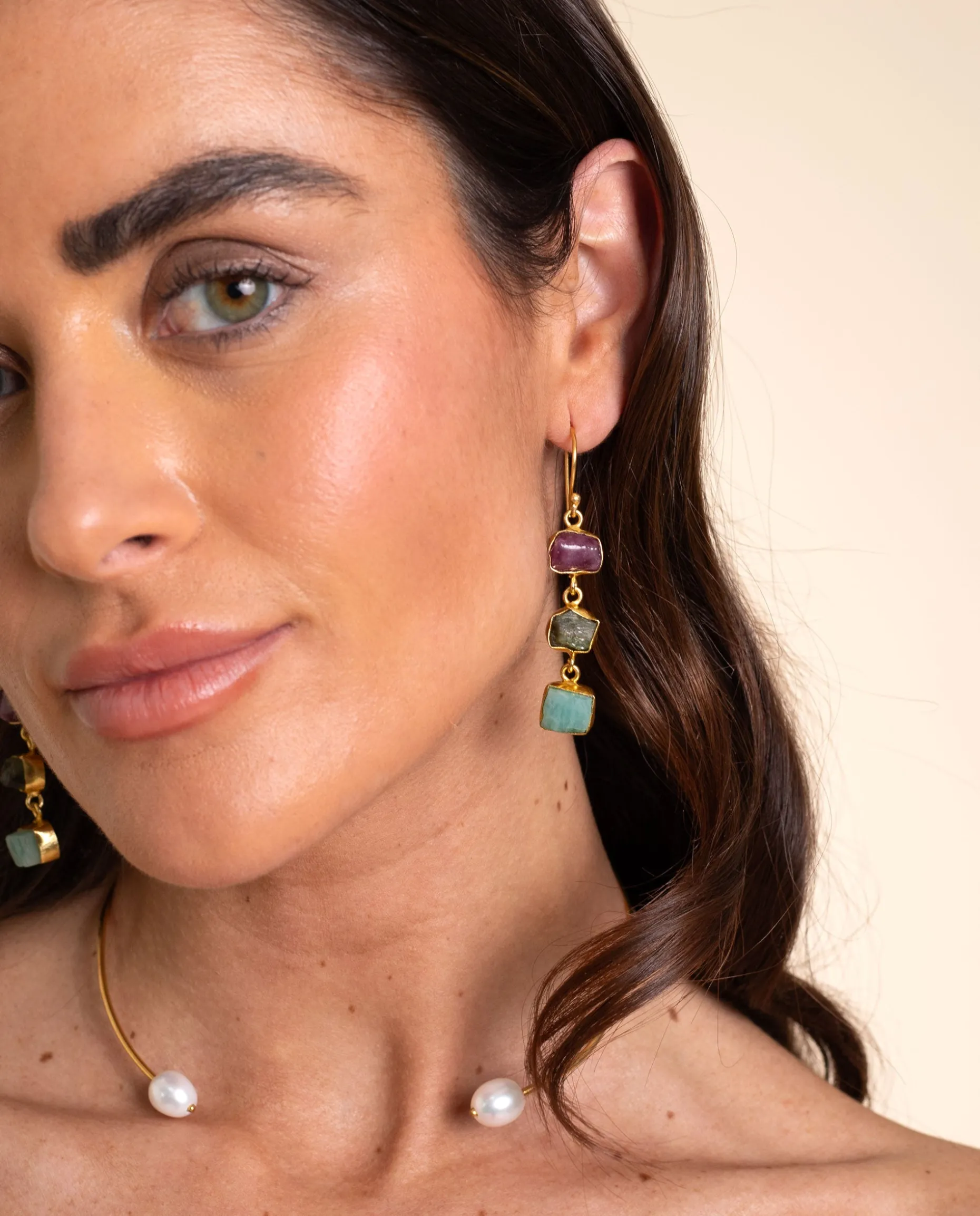 PENDIENTES TRINITY COLORS · BAÑO ORO