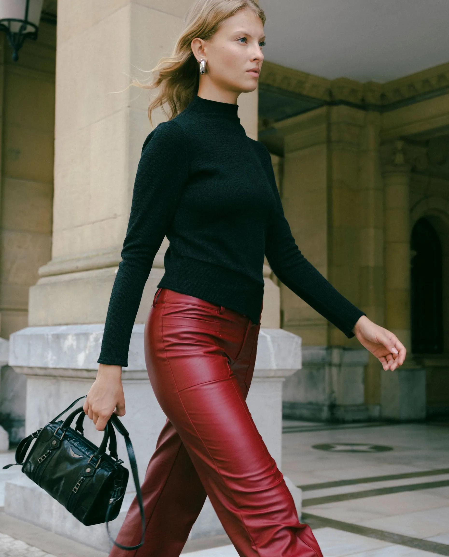 TOP CITY CHARM · NEGRO