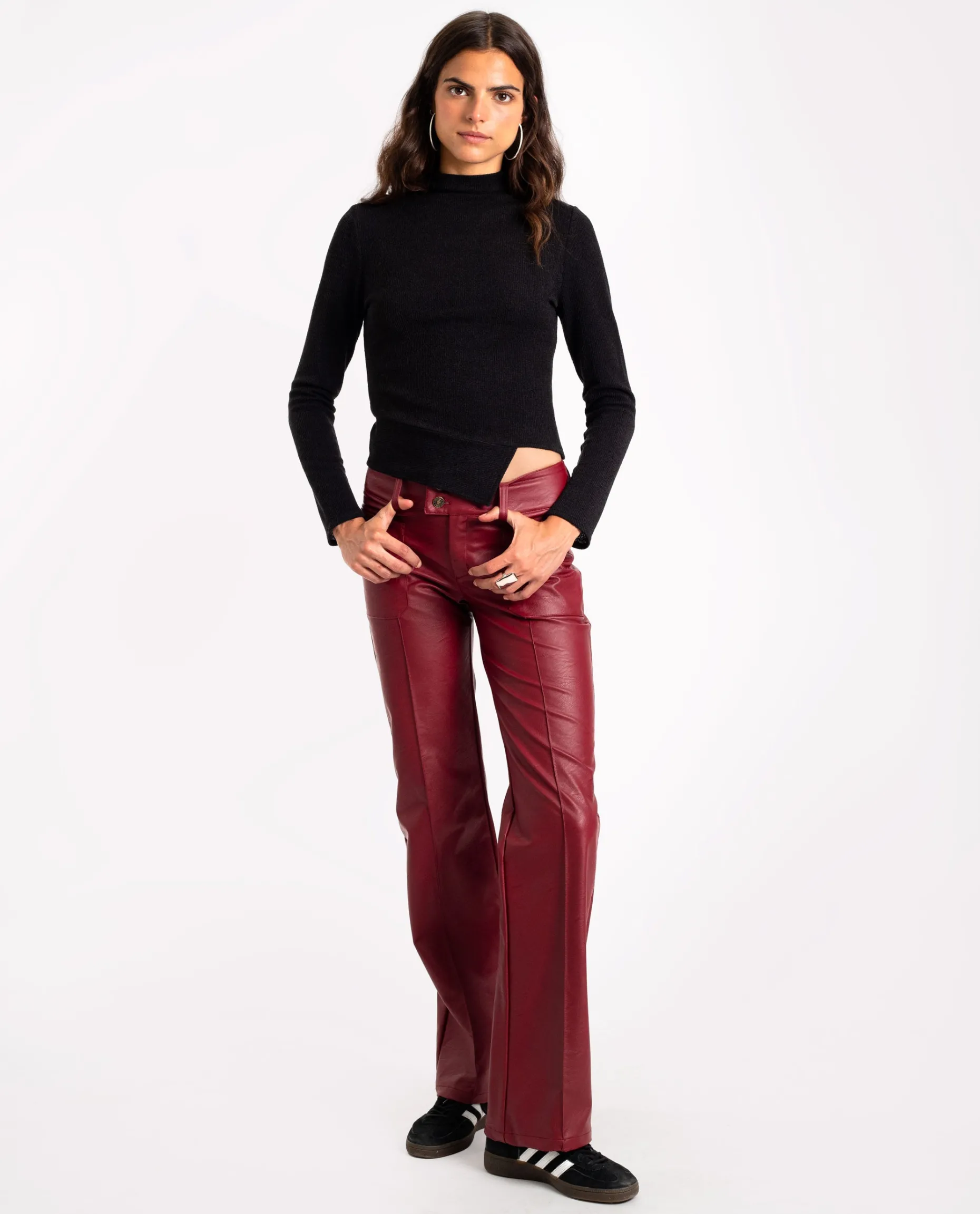 TOP CITY CHARM · NEGRO