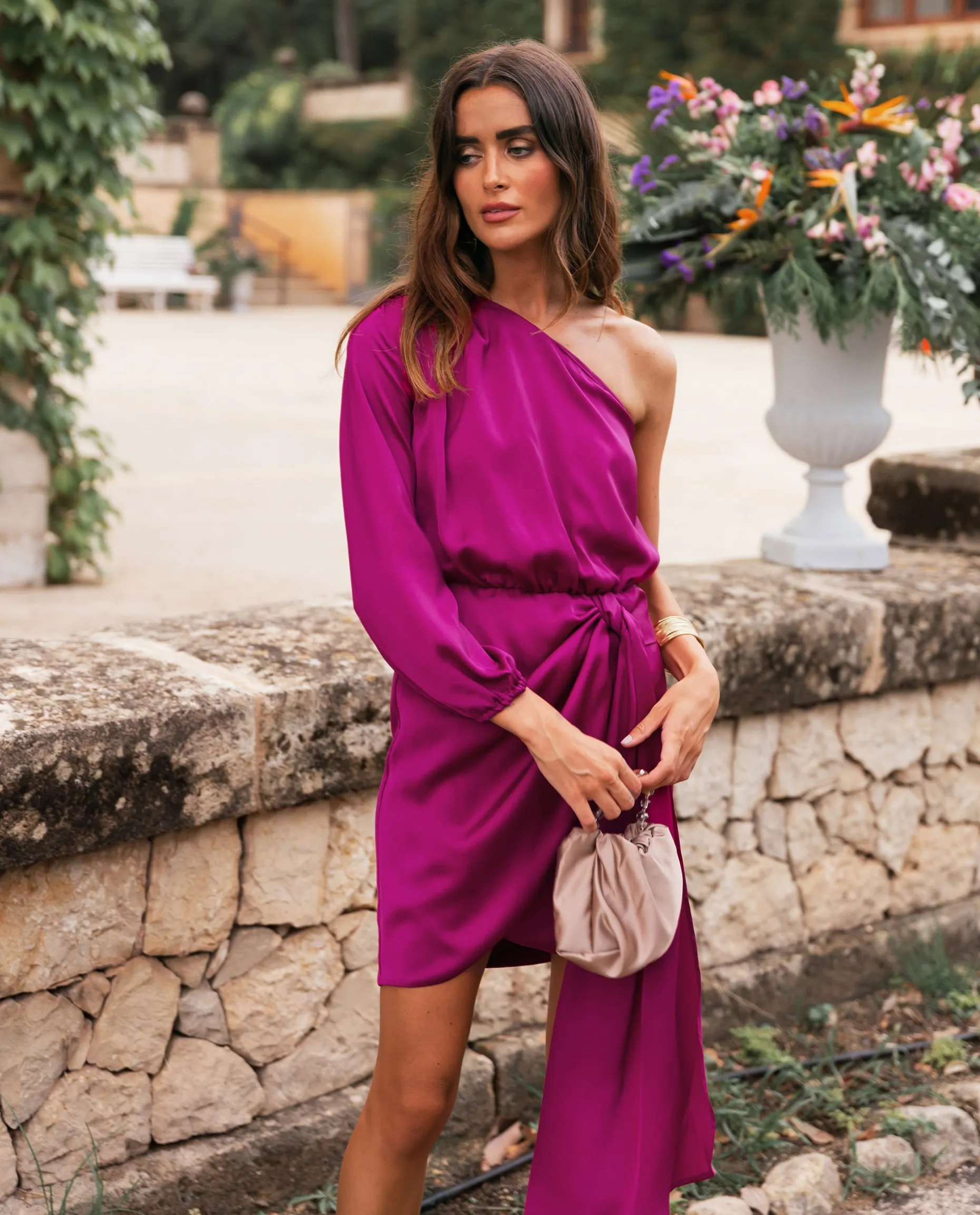 VESTIDO MRS. VERGARA · CIRUELA