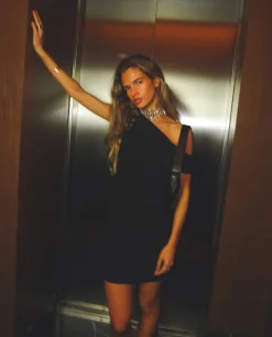 VESTIDO WORTH THE WAIT · NEGRO